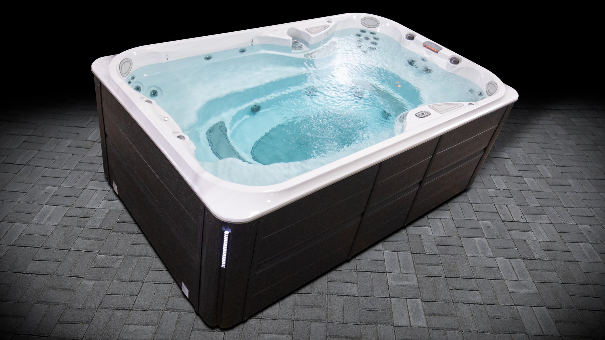 Jacuzzi | J-12 Flow Swim Spa – Jacuzzi Hot Tubs Rochester